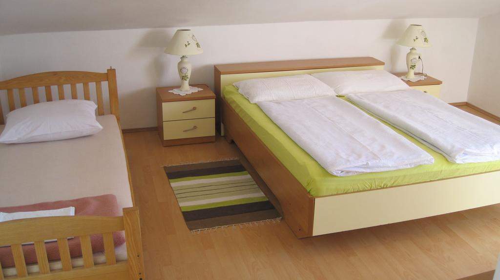 Apartment Lopar Room photo